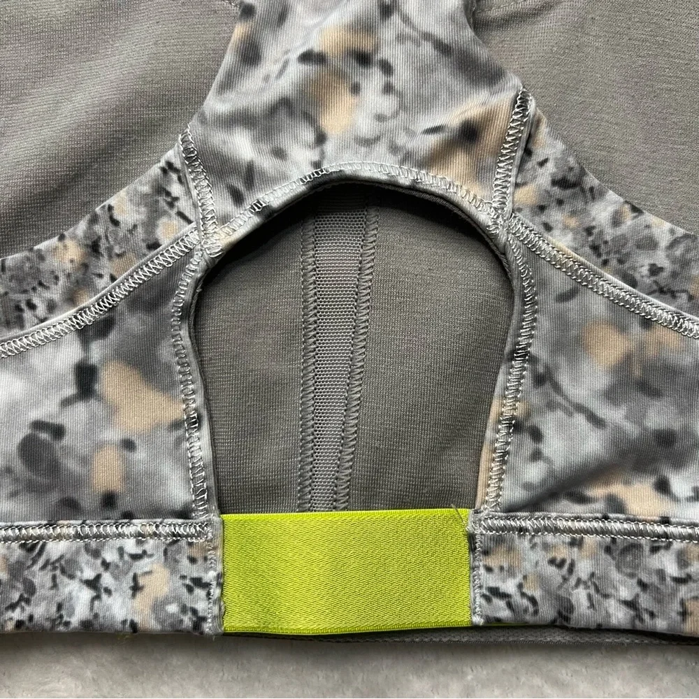 Sold- LULULEMON Top Speed Fleur Silver Spoon Sports Bra - Picture 6 of 8